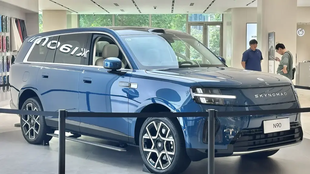 Blue Xiaomi Sky Nomad N90 seven-seat SUV on display