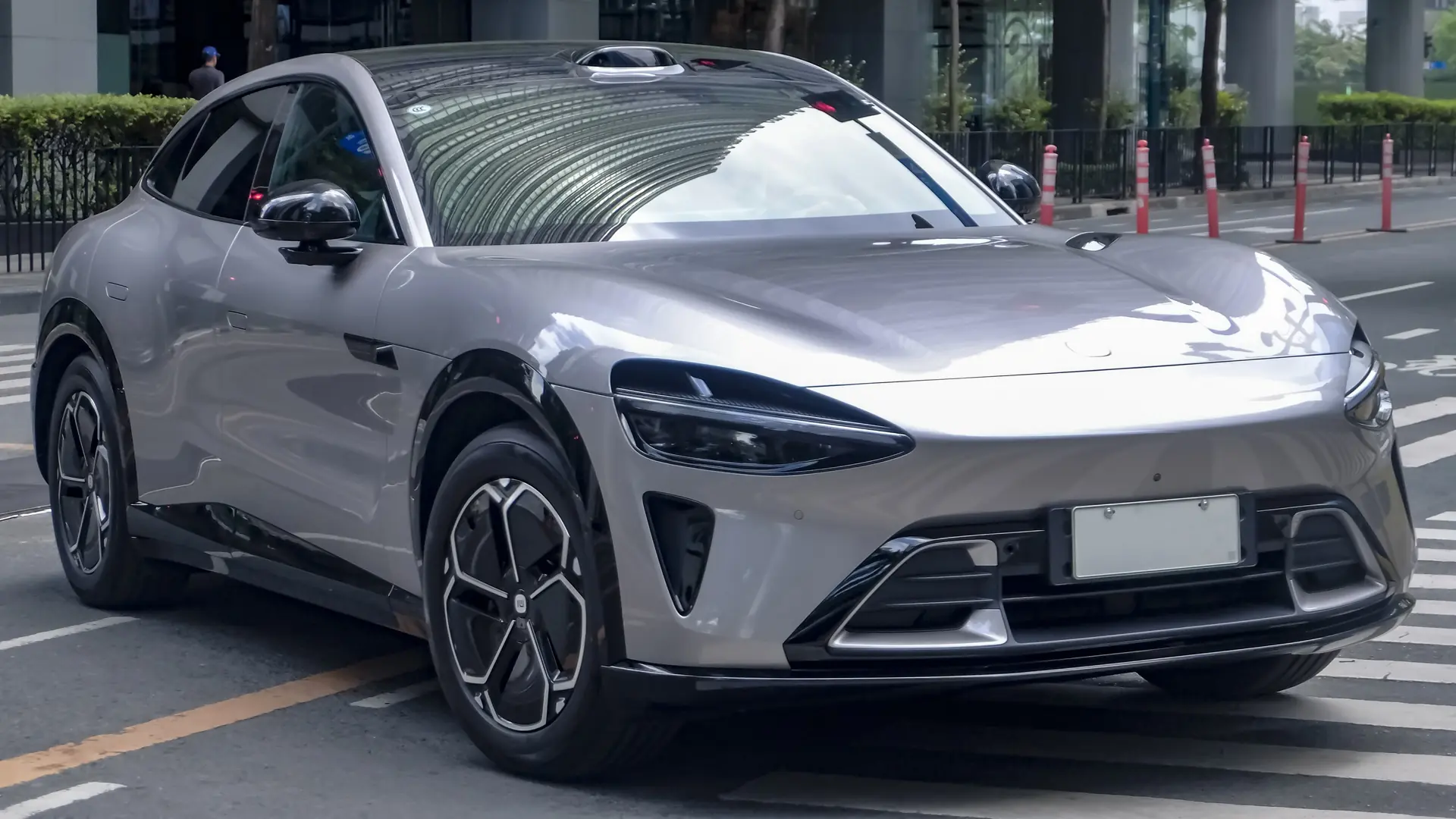 Titanium Silver Xiaomi YU7 electric SUV parked on a street
